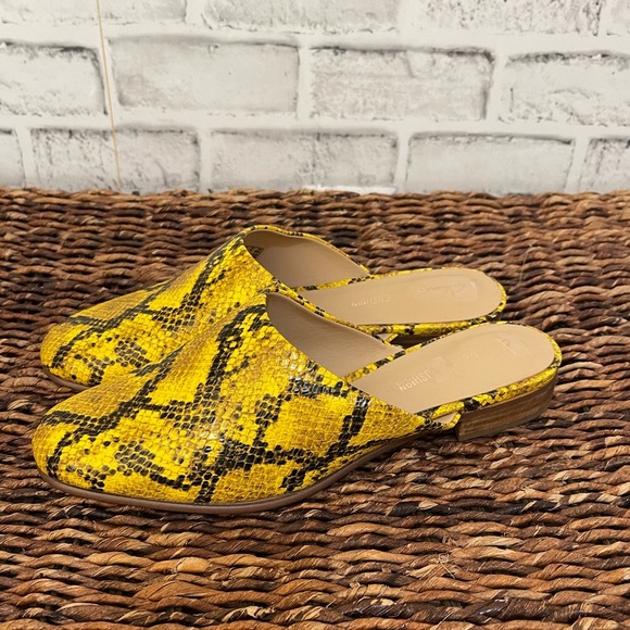 NWOT Women’s Clarks yellow and black snakeskin patterned mule clogs 9.5 - Picture 3 of 7